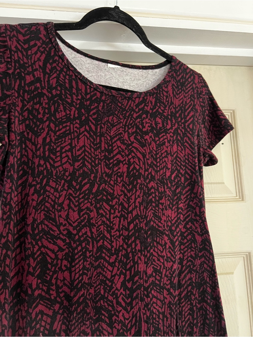 Women's Short Sleeve Scoop Neck Dress in Dark Burgundy and Black